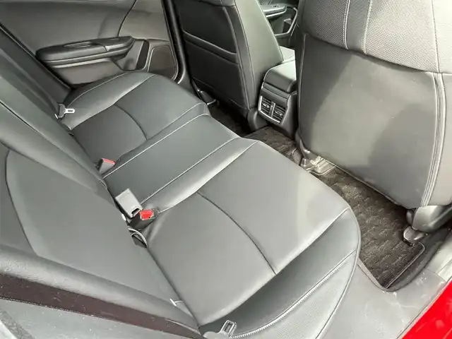 ホンダ シビック ハッチバック 長野県 2019(令1)年 1.1万km フレームレッド 純正ナビ（FM/AM、CD、DVD、BT）/ワンセグテレビ/バックカメラ/アイドリングストップ/衝突軽減システム/前席パワーシート/前席シートヒーター/クルーズコントロール追従機能有/ビルトインETC/横滑り防止装置/前後コーナーセンサー/レーンキープアシスト/純正フロアマット/ダブルサイドエアバック/カーテンエアバック/社外１７ＡＷ/LEDオートライト/保証書、取扱説明書/スマートキ―（１本）