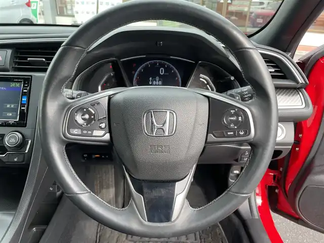 ホンダ シビック ハッチバック 長野県 2019(令1)年 1.1万km フレームレッド 純正ナビ（FM/AM、CD、DVD、BT）/ワンセグテレビ/バックカメラ/アイドリングストップ/衝突軽減システム/前席パワーシート/前席シートヒーター/クルーズコントロール追従機能有/ビルトインETC/横滑り防止装置/前後コーナーセンサー/レーンキープアシスト/純正フロアマット/ダブルサイドエアバック/カーテンエアバック/社外１７ＡＷ/LEDオートライト/保証書、取扱説明書/スマートキ―（１本）