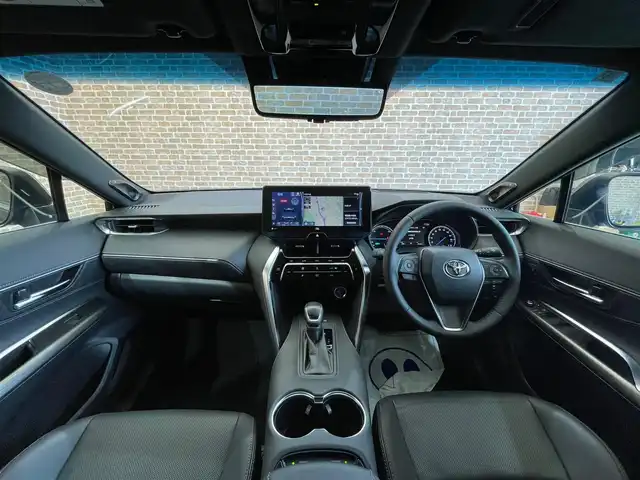 トヨタ ハリアー ハイブリッド Z レザーパッケージ 岩手県 2021(令3)年 2.1万km プレシャスブラックパール ４WD/パノラミックビューモニター/JBLプレミアムサウンドシステム/寒冷地仕様/ヘッドアップディスプレイ/デジタルインナーミラー/トヨタセーフティセンス/プリクラッシュセーフティ/レーダークルーズコントロール/レーントレーシングアシスト/クリアランスソナー/オートハイビーム/パーキングサポートブレーキ/パワーシート/シートヒーター/シートベンチレーション/ステアリングヒーター/パワーバックドア/MTモード付きAT/オートブレーキホールド/純正ナビ/LEDヘッドライト/純正19インチアルミホイール