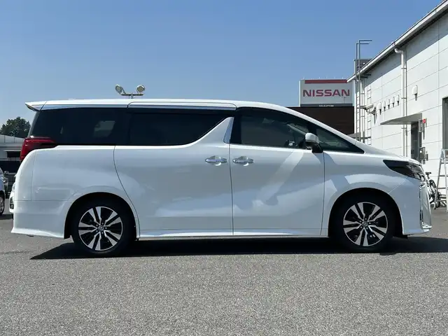 トヨタ アルファード S Cパッケージ 広島県 2021(令3)年 0.8万km ホワイトパールクリスタルシャイン ワンオーナー/サンルーフ/純正ナビ/「CD/DVD/Bluetooth/フルセグTV」/バックカメラ/ETC2.0/前後ドライブレコーダー/両側パワースライドドア/シートヒーター「D/N席」/エアシート「D/N席」/パワーシート「D席/N席/セカンドシート」/メモリシート「D席」/衝突被害軽減システム/レーダークルーズコントロール/コーナーセンサー/LEDヘッドライト/オートライト/オートマチックハイビーム/パーキングサポートブレーキ/ブラインドスポットモニター/リアクロストラフィックアラート/デジタルインナーミラー/電動パーキングシステム/電動ホールドシステム/フリップダウンモニター/ステアリングヒーター/プッシュスタート/保証書/取扱説明書