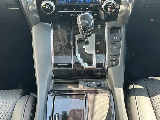 トヨタ アルファード S Cパッケージ 広島県 2021(令3)年 0.8万km ホワイトパールクリスタルシャイン ワンオーナー/サンルーフ/純正ナビ/「CD/DVD/Bluetooth/フルセグTV」/バックカメラ/ETC2.0/前後ドライブレコーダー/両側パワースライドドア/シートヒーター「D/N席」/エアシート「D/N席」/パワーシート「D席/N席/セカンドシート」/メモリシート「D席」/衝突被害軽減システム/レーダークルーズコントロール/コーナーセンサー/LEDヘッドライト/オートライト/オートマチックハイビーム/パーキングサポートブレーキ/ブラインドスポットモニター/リアクロストラフィックアラート/デジタルインナーミラー/電動パーキングシステム/電動ホールドシステム/フリップダウンモニター/ステアリングヒーター/プッシュスタート/保証書/取扱説明書