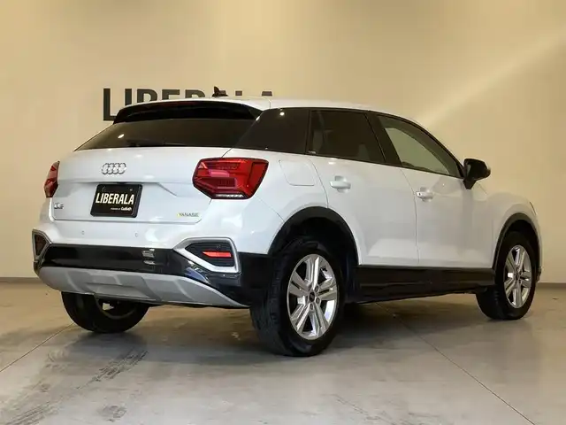 アウディ Ｑ２ 35TDIアドバンスド 熊本県 2023(令5)年 1万km グレイシアホワイトメタリック ・スマートキー/・プッシュスタート/・パーキングエイド/・ADA/・距離警告/・Audiプレセンス/・Audiアクティブレーンアシスト/・休憩の推奨/・ハイビームアシスト/・クルーズコントロール(追従式)/・前席シートヒーター /・純正メモリナビ/　【DVD・Bluetooth・USB・SD・AUX】/・フルセグTV/・バックカメラ/・ETC2.0/・ドライブレコーダー(前後録画)/・バーチャルコクピット/・パワーバックドア/・LEDヘッドランプ/・純正マット