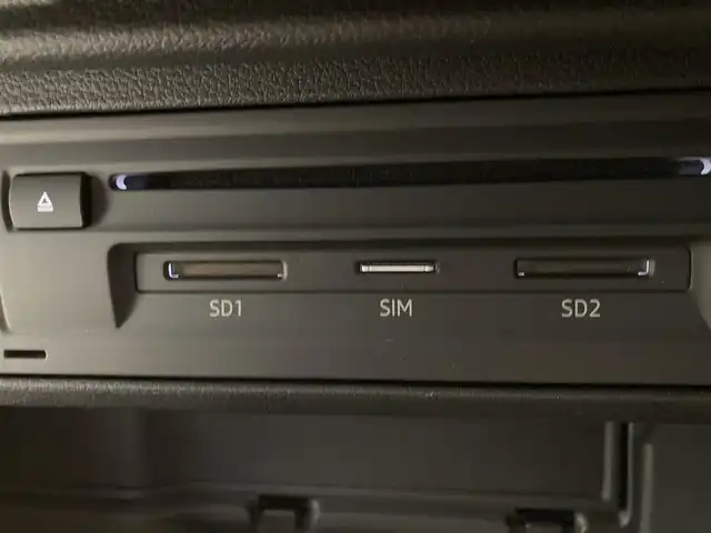 アウディ Ｑ２ 35TDIアドバンスド 熊本県 2023(令5)年 1万km グレイシアホワイトメタリック ・スマートキー/・プッシュスタート/・パーキングエイド/・ADA/・距離警告/・Audiプレセンス/・Audiアクティブレーンアシスト/・休憩の推奨/・ハイビームアシスト/・クルーズコントロール(追従式)/・前席シートヒーター /・純正メモリナビ/　【DVD・Bluetooth・USB・SD・AUX】/・フルセグTV/・バックカメラ/・ETC2.0/・ドライブレコーダー(前後録画)/・バーチャルコクピット/・パワーバックドア/・LEDヘッドランプ/・純正マット