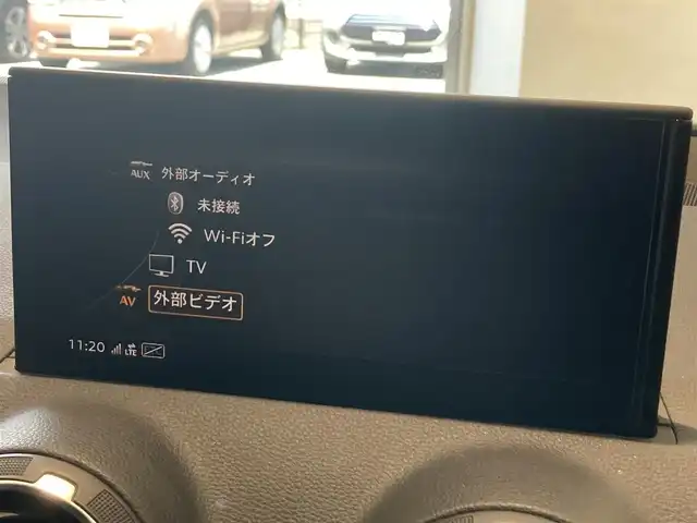 アウディ Ｑ２ 35TDIアドバンスド 熊本県 2023(令5)年 1万km グレイシアホワイトメタリック ・スマートキー/・プッシュスタート/・パーキングエイド/・ADA/・距離警告/・Audiプレセンス/・Audiアクティブレーンアシスト/・休憩の推奨/・ハイビームアシスト/・クルーズコントロール(追従式)/・前席シートヒーター /・純正メモリナビ/　【DVD・Bluetooth・USB・SD・AUX】/・フルセグTV/・バックカメラ/・ETC2.0/・ドライブレコーダー(前後録画)/・バーチャルコクピット/・パワーバックドア/・LEDヘッドランプ/・純正マット