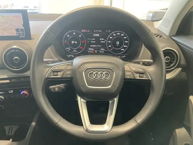 アウディ Ｑ２ 35TDIアドバンスド 熊本県 2023(令5)年 1万km グレイシアホワイトメタリック ・スマートキー/・プッシュスタート/・パーキングエイド/・ADA/・距離警告/・Audiプレセンス/・Audiアクティブレーンアシスト/・休憩の推奨/・ハイビームアシスト/・クルーズコントロール(追従式)/・前席シートヒーター /・純正メモリナビ/　【DVD・Bluetooth・USB・SD・AUX】/・フルセグTV/・バックカメラ/・ETC2.0/・ドライブレコーダー(前後録画)/・バーチャルコクピット/・パワーバックドア/・LEDヘッドランプ/・純正マット