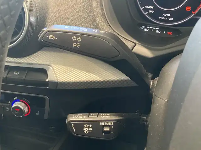 アウディ Ｑ２ 35TDIアドバンスド 熊本県 2023(令5)年 1万km グレイシアホワイトメタリック ・スマートキー/・プッシュスタート/・パーキングエイド/・ADA/・距離警告/・Audiプレセンス/・Audiアクティブレーンアシスト/・休憩の推奨/・ハイビームアシスト/・クルーズコントロール(追従式)/・前席シートヒーター /・純正メモリナビ/　【DVD・Bluetooth・USB・SD・AUX】/・フルセグTV/・バックカメラ/・ETC2.0/・ドライブレコーダー(前後録画)/・バーチャルコクピット/・パワーバックドア/・LEDヘッドランプ/・純正マット