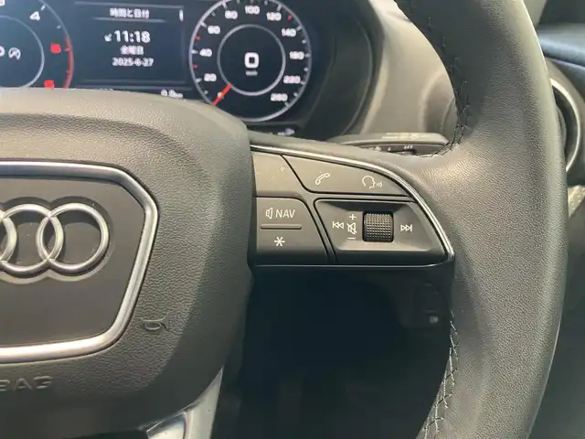 アウディ Ｑ２ 35TDIアドバンスド 熊本県 2023(令5)年 1万km グレイシアホワイトメタリック ・スマートキー/・プッシュスタート/・パーキングエイド/・ADA/・距離警告/・Audiプレセンス/・Audiアクティブレーンアシスト/・休憩の推奨/・ハイビームアシスト/・クルーズコントロール(追従式)/・前席シートヒーター /・純正メモリナビ/　【DVD・Bluetooth・USB・SD・AUX】/・フルセグTV/・バックカメラ/・ETC2.0/・ドライブレコーダー(前後録画)/・バーチャルコクピット/・パワーバックドア/・LEDヘッドランプ/・純正マット