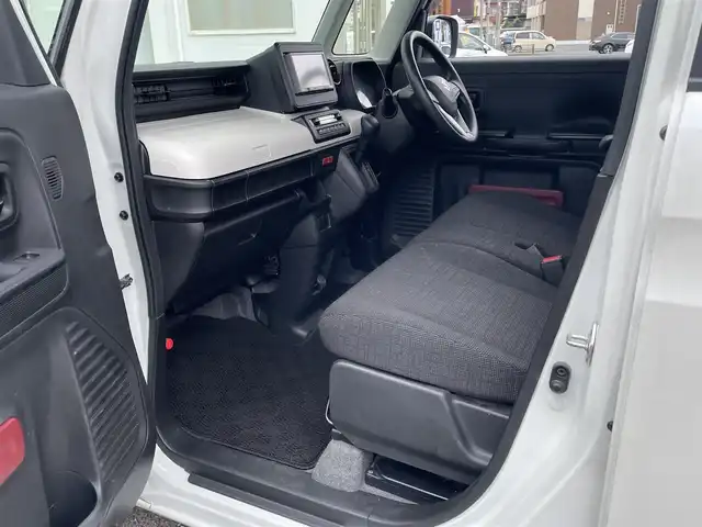 スズキ スペーシア HYBRID G 埼玉県 2018(平30)年 8.5万km ピュアホワイトP (株)IDOMが運営する【じしゃロン川越店】の自社ローン専用車両になります。/こちらは現金またはオートローンご利用時の価格です。/自社ローンご希望の方は別途その旨お申付け下さい/ワンオーナー　/社外ナビ　/ワンセグＴＶ　/ＥＴＣ　/両側スライドドア　/電動格納ミラー　/純正フロアマット　/スマートキー　/ドアバイザー　/スペアキー