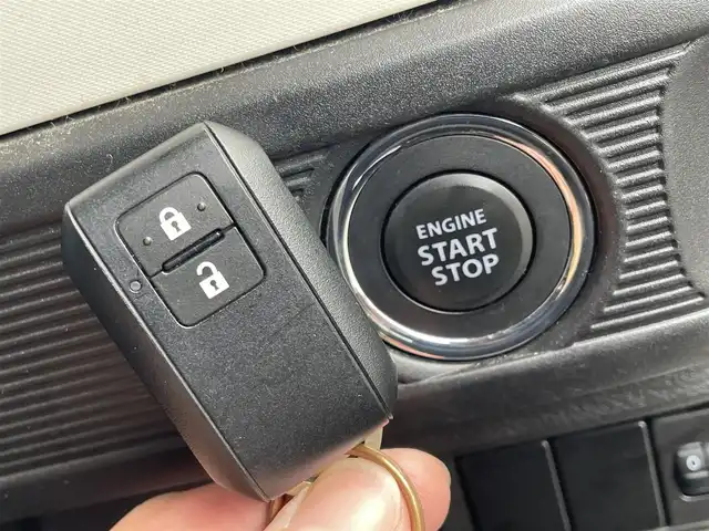 スズキ スペーシア HYBRID G 埼玉県 2018(平30)年 8.5万km ピュアホワイトP (株)IDOMが運営する【じしゃロン川越店】の自社ローン専用車両になります。/こちらは現金またはオートローンご利用時の価格です。/自社ローンご希望の方は別途その旨お申付け下さい/ワンオーナー　/社外ナビ　/ワンセグＴＶ　/ＥＴＣ　/両側スライドドア　/電動格納ミラー　/純正フロアマット　/スマートキー　/ドアバイザー　/スペアキー