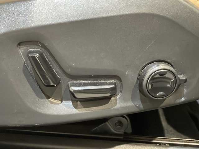 ボルボ ＸＣ６０ T5 AWD インスクリプション 新潟県 2018(平30)年 4.5万km クリスタルホワイトP インテリセーフ/純正HDDナビ/(CD/DVD/Bluetooth/USB/フルセグTV)/360度カメラ/ETC/ドライブレコーダー/アダプティブクルーズコントロール/ブラインドスポットアシスト/プリクラッシュブレーキ/レーンキープアシスト/ブラウンレザーシート /シートベンチレーション/シートヒーター /ステアリングヒーター/メモリ付きパワーシート/パワーバックドア/純正19インチアルミホイール/LEDヘッドライト