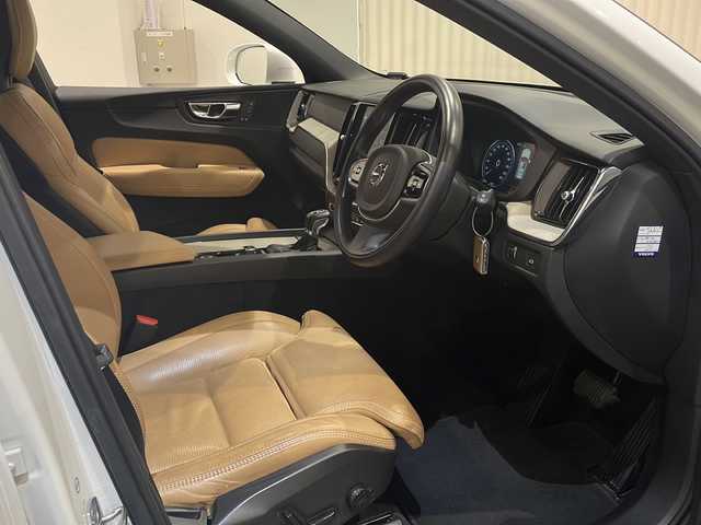 ボルボ ＸＣ６０ T5 AWD インスクリプション 新潟県 2018(平30)年 4.5万km クリスタルホワイトP インテリセーフ/純正HDDナビ/(CD/DVD/Bluetooth/USB/フルセグTV)/360度カメラ/ETC/ドライブレコーダー/アダプティブクルーズコントロール/ブラインドスポットアシスト/プリクラッシュブレーキ/レーンキープアシスト/ブラウンレザーシート /シートベンチレーション/シートヒーター /ステアリングヒーター/メモリ付きパワーシート/パワーバックドア/純正19インチアルミホイール/LEDヘッドライト