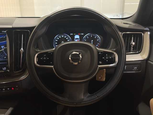 ボルボ ＸＣ６０ T5 AWD インスクリプション 新潟県 2018(平30)年 4.5万km クリスタルホワイトP インテリセーフ/純正HDDナビ/(CD/DVD/Bluetooth/USB/フルセグTV)/360度カメラ/ETC/ドライブレコーダー/アダプティブクルーズコントロール/ブラインドスポットアシスト/プリクラッシュブレーキ/レーンキープアシスト/ブラウンレザーシート /シートベンチレーション/シートヒーター /ステアリングヒーター/メモリ付きパワーシート/パワーバックドア/純正19インチアルミホイール/LEDヘッドライト