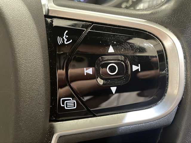 ボルボ ＸＣ６０ T5 AWD インスクリプション 新潟県 2018(平30)年 4.5万km クリスタルホワイトP インテリセーフ/純正HDDナビ/(CD/DVD/Bluetooth/USB/フルセグTV)/360度カメラ/ETC/ドライブレコーダー/アダプティブクルーズコントロール/ブラインドスポットアシスト/プリクラッシュブレーキ/レーンキープアシスト/ブラウンレザーシート /シートベンチレーション/シートヒーター /ステアリングヒーター/メモリ付きパワーシート/パワーバックドア/純正19インチアルミホイール/LEDヘッドライト