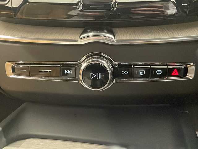 ボルボ ＸＣ６０ T5 AWD インスクリプション 新潟県 2018(平30)年 4.5万km クリスタルホワイトP インテリセーフ/純正HDDナビ/(CD/DVD/Bluetooth/USB/フルセグTV)/360度カメラ/ETC/ドライブレコーダー/アダプティブクルーズコントロール/ブラインドスポットアシスト/プリクラッシュブレーキ/レーンキープアシスト/ブラウンレザーシート /シートベンチレーション/シートヒーター /ステアリングヒーター/メモリ付きパワーシート/パワーバックドア/純正19インチアルミホイール/LEDヘッドライト