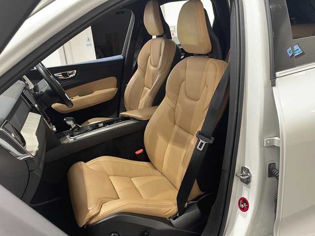 ボルボ ＸＣ６０ T5 AWD インスクリプション 新潟県 2018(平30)年 4.5万km クリスタルホワイトP インテリセーフ/純正HDDナビ/(CD/DVD/Bluetooth/USB/フルセグTV)/360度カメラ/ETC/ドライブレコーダー/アダプティブクルーズコントロール/ブラインドスポットアシスト/プリクラッシュブレーキ/レーンキープアシスト/ブラウンレザーシート /シートベンチレーション/シートヒーター /ステアリングヒーター/メモリ付きパワーシート/パワーバックドア/純正19インチアルミホイール/LEDヘッドライト