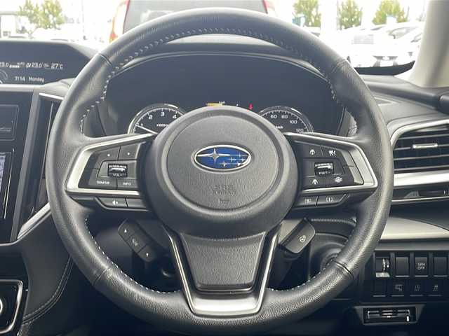 スバル フォレスター プレミアム 青森県 2019(令1)年 5.5万km クリスタルホワイトP 4WD/純正メモリナビ・フルセグTV/CD・DVD・Bluetooth・SD/フロント・サイド・バックカメラ/前席パワーシート/前後席シートヒーター/ステアリングヒーター/OPアイサイトセーフティプラス（視界拡張）/OPスマートリアビューモニター/衝突軽減ブレーキ/追従クルーズコントロール/ツーリングアシスト/レーンキープアシスト/アダプティブドライビングビーム/リアビークルディテクション/サイド・カーテンエアバッグ/LEDヘッドライト/LEDフォグランプ/OPルーフレール/純正18インチAW夏タイヤ/社外17インチAWスタッドレスタイヤ有/スペアキー/保証書・取説書