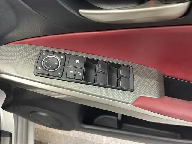 レクサス ＩＳ 200t Fスポーツ 鹿児島県 2017(平29)年 5.4万km プラチナムシルバーメタリック 禁煙車/純正ナビ（フルセグ/AM・FM/CD・DVD/SD/MSV/BT）/社外デジタルインナーミラー/ビルトインETC2.0/テレビキャンセラー/プリクラッシュセーフティ/レーンディパーチャーアラート/レーダークルーズコントロール/DN席シートヒーター/DN席パワーシート/純正フロアマット/純正18インチAW/パドルシフト/革巻きステアリング/ステアリングリモコン/プッシュスタート/スマートキー
