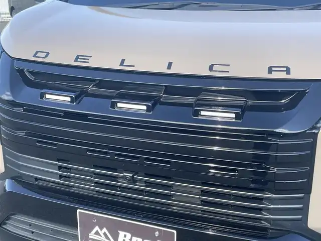 三菱 デリカＤ：５ G パワーパッケージ 千葉県 2022(令4)年 3.1万km 茶 AIS検査済み/【2508013513】社外パーツ取り付け済み/全塗装　/ＪＡＯＳフロントグリル／オーバーフェンダー　（社外）/ＴＯＹＯオープンカントリーＲ／Ｔ新品タイヤ　（社外）/ＷＥＤＳマッドヴァンスＸ新品アルミ　（社外）/ボンネットエンブレム　/純正10.1インチナビ　/全方位カメラ　/オートサイドステップ/両側パワースライドドア/パワーバックドア/前席シートヒーター/ステアリングヒーター/パドルシフト