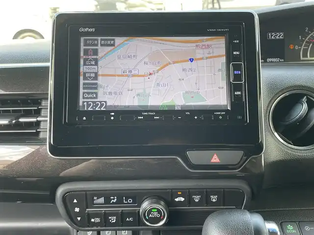 ホンダ Ｎ ＢＯＸ G L ホンダセンシング 福岡県 2018(平30)年 10万km シャイニンググレーM (株)IDOMが運営する【じしゃロン八幡西店】の自社ローン専用車両になります。こちらは現金またはオートローンご利用時の価格です。自社ローンご希望の方は別途その旨お申付け下さい/ホンダセンシング/純正ナビ VXM-184VFi/TV/CD/DVD/BT/バックカメラ/パワースライドドア/クルーズコントロール/ETC