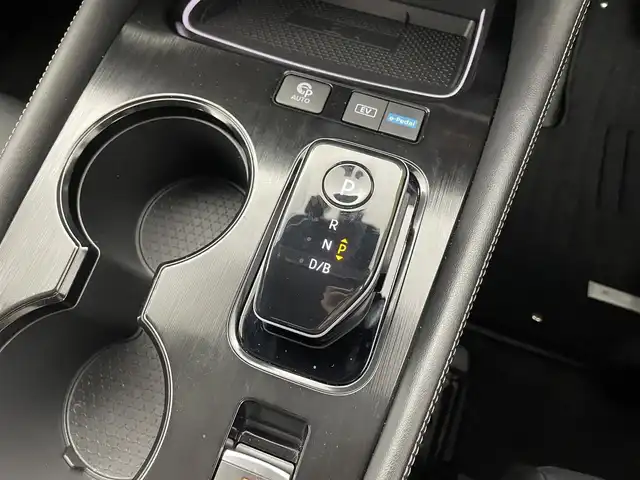 日産 エクストレイル G e－4ORCE 福井県 2023(令5)年 3.7万km ダイヤモンドブラック ４WD/プロパイロット/・衝突軽減ブレーキ/・車線逸脱警報機能/・レーンキープアシスト/・クルーズコントロール（追従有）/12.3インチコネクトナビ/【AM/FM/Bluetooth/フルセグTV】/アラウンドビューモニター/ETC2.0/電動リアゲート/レザーシート/パワーシート/シートヒーター（全席）/ハンドルヒーター/プッシュスタート/スマートキー/オートライト/LEDヘッドライド/LEDフォグライド/電源ソケット（ＤＣ１２Ｖ）/・ワイヤレス充電器/・ＵＳＢ電源ポート（ＴＹＰＥ－Ｃ）/・１００Ｖ　ＡＣ電源（１５００Ｗ）
