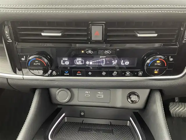日産 エクストレイル G e－4ORCE 福井県 2023(令5)年 3.7万km ダイヤモンドブラック ４WD/プロパイロット/・衝突軽減ブレーキ/・車線逸脱警報機能/・レーンキープアシスト/・クルーズコントロール（追従有）/12.3インチコネクトナビ/【AM/FM/Bluetooth/フルセグTV】/アラウンドビューモニター/ETC2.0/電動リアゲート/レザーシート/パワーシート/シートヒーター（全席）/ハンドルヒーター/プッシュスタート/スマートキー/オートライト/LEDヘッドライド/LEDフォグライド/電源ソケット（ＤＣ１２Ｖ）/・ワイヤレス充電器/・ＵＳＢ電源ポート（ＴＹＰＥ－Ｃ）/・１００Ｖ　ＡＣ電源（１５００Ｗ）