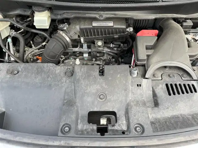 ホンダ ステップワゴン スパーダ ホンダセンシング 滋賀県 2020(令2)年 6.4万km プレミアムスパークルブラックパール 後席モニター【VM-185EN】/両側パワースライドドア/純正10インチナビ/（AM/FM/CD/DVD/フルセグ/Bluetooth）/バックカメラ/ETC2.0/ドライブレコーダー/冬タイヤ積込（ホイール付）/ホンダセンシング/・踏み間違い防止アシスト/・プリクラッシュブレーキアシスト/・ヒルスタート（坂道発進）アシスト/・TCS（トラクションコントロールシステム）/・VDC（ビークルダイナミクスコントロール）/・レーンキープアシスト/・車間自動制御システム/・ASCD（オートスピードコントロール装置）/・ABS（アンチロックブレーキシステム）/・標識検知機能/・盗難防止アラーム/電動格納ミラー/アイドリングストップ/ステアリングスイッチ/パドルシフト/オートライト/LEDヘッドライト/フロントフォグ/フルオートエアコン/USB端子/プッシュスタート/スマートキー/スペアキー/純正フロアマット