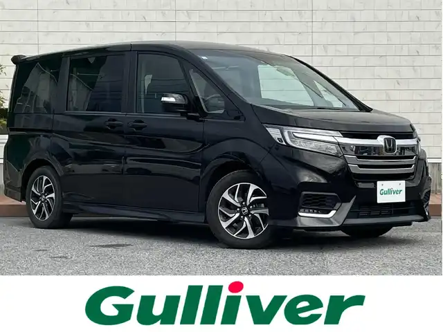 ホンダ ステップワゴン スパーダ ホンダセンシング 滋賀県 2020(令2)年 6.4万km プレミアムスパークルブラックパール 後席モニター【VM-185EN】/両側パワースライドドア/純正10インチナビ/（AM/FM/CD/DVD/フルセグ/Bluetooth）/バックカメラ/ETC2.0/ドライブレコーダー/冬タイヤ積込（ホイール付）/ホンダセンシング/・踏み間違い防止アシスト/・プリクラッシュブレーキアシスト/・ヒルスタート（坂道発進）アシスト/・TCS（トラクションコントロールシステム）/・VDC（ビークルダイナミクスコントロール）/・レーンキープアシスト/・車間自動制御システム/・ASCD（オートスピードコントロール装置）/・ABS（アンチロックブレーキシステム）/・標識検知機能/・盗難防止アラーム/電動格納ミラー/アイドリングストップ/ステアリングスイッチ/パドルシフト/オートライト/LEDヘッドライト/フロントフォグ/フルオートエアコン/USB端子/プッシュスタート/スマートキー/スペアキー/純正フロアマット