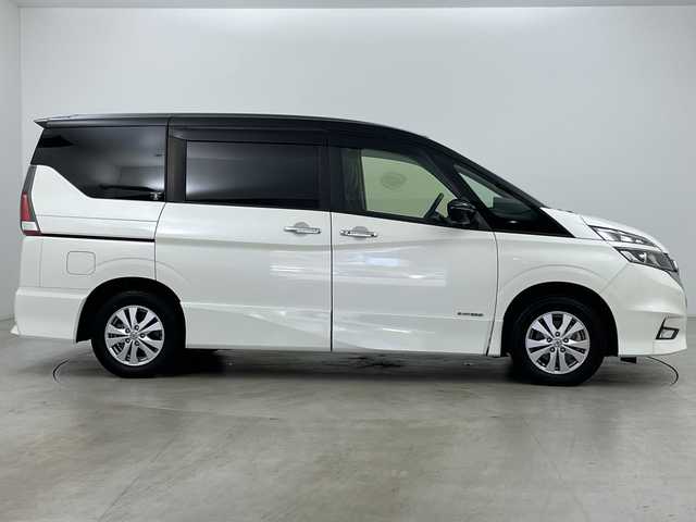 日産 セレナ ハイウェイスターVセレクションⅡ 道央・札幌 2019(令1)年 6.9万km ブリリアントホワイトパール 2トーン ・４WD/・純正ナビ(TV&BT&CD&DVD)/・寒冷地仕様/・車線逸脱警報/・車線逸脱防止支援システム/・純正フリップダウンモニター/・TVキャンセラー/・純正デジタルインナーミラー/・両側パワースライドドア/・バックカメラ/・サイドカメラ/・全方位カメラ/・ハンズフリースライドドア/・純正ドラレコ/・純正ビルトインETC/・LEDヘッドライト/・ドアミラーヒーター/・プッシュスタート/・スマートキー