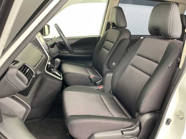 日産 セレナ ハイウェイスターVセレクションⅡ 道央・札幌 2019(令1)年 6.9万km ブリリアントホワイトパール 2トーン ・４WD/・純正ナビ(TV&BT&CD&DVD)/・寒冷地仕様/・車線逸脱警報/・車線逸脱防止支援システム/・純正フリップダウンモニター/・TVキャンセラー/・純正デジタルインナーミラー/・両側パワースライドドア/・バックカメラ/・サイドカメラ/・全方位カメラ/・ハンズフリースライドドア/・純正ドラレコ/・純正ビルトインETC/・LEDヘッドライト/・ドアミラーヒーター/・プッシュスタート/・スマートキー