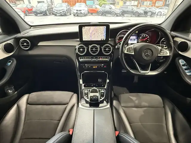 メルセデス・ベンツ ＧＬＣ２００ クーペスポーツ 静岡県 2017(平29)年 3.3万km ダイヤモンドホワイト レーダーセーフティパッケージ/・アクティブブレーキアシスト/・PRE-SAFEプラス/・PRE-SAFE/・アクティブレーンキーピングアシスト/・アクティブブラインドスポットアシスト/・アクティブディスタンスアシスト・ディストロニック/・アクティブステアリングアシスト/・チャイルドセーフティシートセンサー/ハーフレザーシート/電動リアゲート/COMANDシステム/(CD/Bluetooth/フルセグ)/360°カメラ/アダプティブクルーズコントロール/レーンキープアシスト/パーキングアシスト/メモリー付パワーシート/シートヒーター/キーレスゴー/純正フロアマット/純正19インチアルミホイール