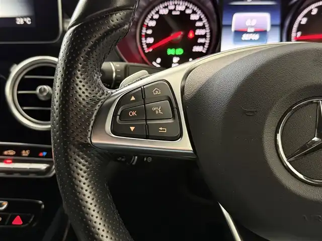 メルセデス・ベンツ ＧＬＣ２００ クーペスポーツ 静岡県 2017(平29)年 3.3万km ダイヤモンドホワイト レーダーセーフティパッケージ/・アクティブブレーキアシスト/・PRE-SAFEプラス/・PRE-SAFE/・アクティブレーンキーピングアシスト/・アクティブブラインドスポットアシスト/・アクティブディスタンスアシスト・ディストロニック/・アクティブステアリングアシスト/・チャイルドセーフティシートセンサー/ハーフレザーシート/電動リアゲート/COMANDシステム/(CD/Bluetooth/フルセグ)/360°カメラ/アダプティブクルーズコントロール/レーンキープアシスト/パーキングアシスト/メモリー付パワーシート/シートヒーター/キーレスゴー/純正フロアマット/純正19インチアルミホイール