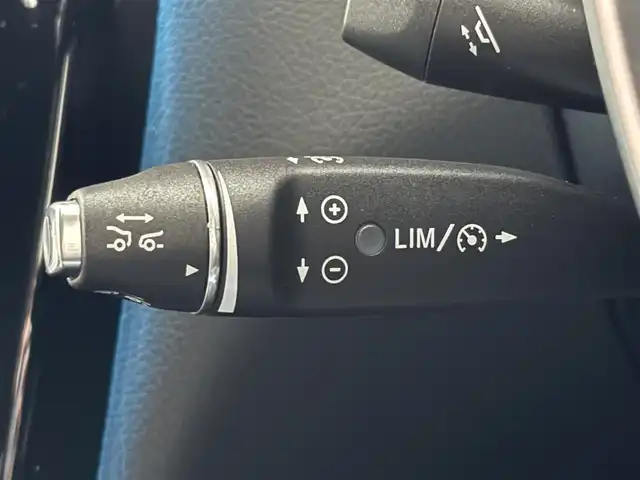 メルセデス・ベンツ ＧＬＣ２００ クーペスポーツ 静岡県 2017(平29)年 3.3万km ダイヤモンドホワイト レーダーセーフティパッケージ/・アクティブブレーキアシスト/・PRE-SAFEプラス/・PRE-SAFE/・アクティブレーンキーピングアシスト/・アクティブブラインドスポットアシスト/・アクティブディスタンスアシスト・ディストロニック/・アクティブステアリングアシスト/・チャイルドセーフティシートセンサー/ハーフレザーシート/電動リアゲート/COMANDシステム/(CD/Bluetooth/フルセグ)/360°カメラ/アダプティブクルーズコントロール/レーンキープアシスト/パーキングアシスト/メモリー付パワーシート/シートヒーター/キーレスゴー/純正フロアマット/純正19インチアルミホイール