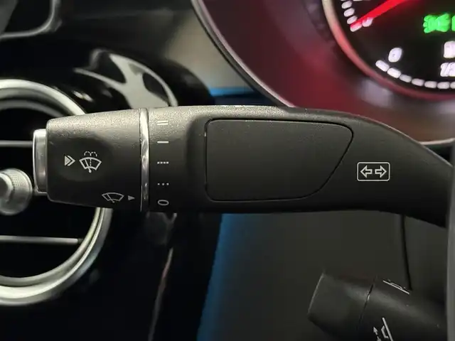メルセデス・ベンツ ＧＬＣ２００ クーペスポーツ 静岡県 2017(平29)年 3.3万km ダイヤモンドホワイト レーダーセーフティパッケージ/・アクティブブレーキアシスト/・PRE-SAFEプラス/・PRE-SAFE/・アクティブレーンキーピングアシスト/・アクティブブラインドスポットアシスト/・アクティブディスタンスアシスト・ディストロニック/・アクティブステアリングアシスト/・チャイルドセーフティシートセンサー/ハーフレザーシート/電動リアゲート/COMANDシステム/(CD/Bluetooth/フルセグ)/360°カメラ/アダプティブクルーズコントロール/レーンキープアシスト/パーキングアシスト/メモリー付パワーシート/シートヒーター/キーレスゴー/純正フロアマット/純正19インチアルミホイール