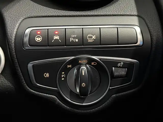 メルセデス・ベンツ ＧＬＣ２００ クーペスポーツ 静岡県 2017(平29)年 3.3万km ダイヤモンドホワイト レーダーセーフティパッケージ/・アクティブブレーキアシスト/・PRE-SAFEプラス/・PRE-SAFE/・アクティブレーンキーピングアシスト/・アクティブブラインドスポットアシスト/・アクティブディスタンスアシスト・ディストロニック/・アクティブステアリングアシスト/・チャイルドセーフティシートセンサー/ハーフレザーシート/電動リアゲート/COMANDシステム/(CD/Bluetooth/フルセグ)/360°カメラ/アダプティブクルーズコントロール/レーンキープアシスト/パーキングアシスト/メモリー付パワーシート/シートヒーター/キーレスゴー/純正フロアマット/純正19インチアルミホイール