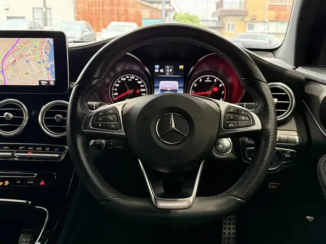 メルセデス・ベンツ ＧＬＣ２００ クーペスポーツ 静岡県 2017(平29)年 3.3万km ダイヤモンドホワイト レーダーセーフティパッケージ/・アクティブブレーキアシスト/・PRE-SAFEプラス/・PRE-SAFE/・アクティブレーンキーピングアシスト/・アクティブブラインドスポットアシスト/・アクティブディスタンスアシスト・ディストロニック/・アクティブステアリングアシスト/・チャイルドセーフティシートセンサー/ハーフレザーシート/電動リアゲート/COMANDシステム/(CD/Bluetooth/フルセグ)/360°カメラ/アダプティブクルーズコントロール/レーンキープアシスト/パーキングアシスト/メモリー付パワーシート/シートヒーター/キーレスゴー/純正フロアマット/純正19インチアルミホイール
