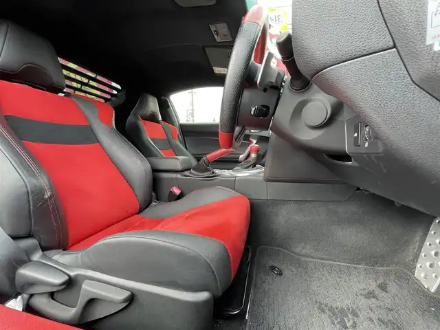 トヨタ ８６ GT リミテッド 長野県 2015(平27)年 4.5万km ピュアレッド 純正SDナビ/・Bluetooth/フルセグTV/DVD/CD/パドルシフト/クルーズコントロール追従無し/バックカメラ/純正フロアマット/ハーフレザーシート/シートヒーターD+N席/リアガラス　エアロ装着（メーカ　TRD）/純正17インチAW/スタッドレスタイヤ/コーナーセンサー前後/LEDオートヘッドライト/フォグランプ/スポーツモード/スノーモード/Wエアバック/カーテンエアバック/冷房AAC/スマートキー/スペアキー1本