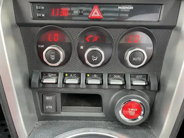 トヨタ ８６ GT リミテッド 長野県 2015(平27)年 4.5万km ピュアレッド 純正SDナビ/・Bluetooth/フルセグTV/DVD/CD/パドルシフト/クルーズコントロール追従無し/バックカメラ/純正フロアマット/ハーフレザーシート/シートヒーターD+N席/リアガラス　エアロ装着（メーカ　TRD）/純正17インチAW/スタッドレスタイヤ/コーナーセンサー前後/LEDオートヘッドライト/フォグランプ/スポーツモード/スノーモード/Wエアバック/カーテンエアバック/冷房AAC/スマートキー/スペアキー1本