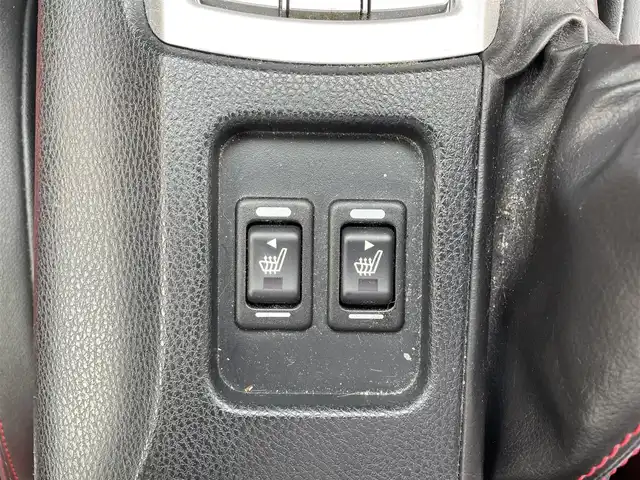 トヨタ ８６ GT リミテッド 長野県 2015(平27)年 4.5万km ピュアレッド 純正SDナビ/・Bluetooth/フルセグTV/DVD/CD/パドルシフト/クルーズコントロール追従無し/バックカメラ/純正フロアマット/ハーフレザーシート/シートヒーターD+N席/リアガラス　エアロ装着（メーカ　TRD）/純正17インチAW/スタッドレスタイヤ/コーナーセンサー前後/LEDオートヘッドライト/フォグランプ/スポーツモード/スノーモード/Wエアバック/カーテンエアバック/冷房AAC/スマートキー/スペアキー1本