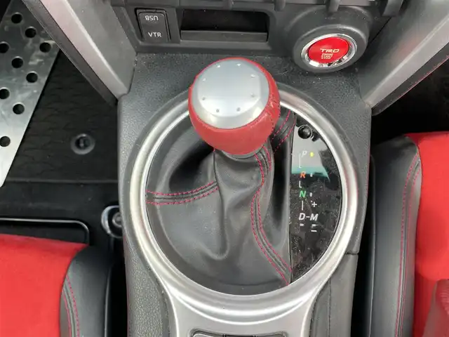 トヨタ ８６ GT リミテッド 長野県 2015(平27)年 4.5万km ピュアレッド 純正SDナビ/・Bluetooth/フルセグTV/DVD/CD/パドルシフト/クルーズコントロール追従無し/バックカメラ/純正フロアマット/ハーフレザーシート/シートヒーターD+N席/リアガラス　エアロ装着（メーカ　TRD）/純正17インチAW/スタッドレスタイヤ/コーナーセンサー前後/LEDオートヘッドライト/フォグランプ/スポーツモード/スノーモード/Wエアバック/カーテンエアバック/冷房AAC/スマートキー/スペアキー1本