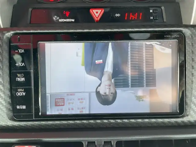 トヨタ ８６ GT リミテッド 長野県 2015(平27)年 4.5万km ピュアレッド 純正SDナビ/・Bluetooth/フルセグTV/DVD/CD/パドルシフト/クルーズコントロール追従無し/バックカメラ/純正フロアマット/ハーフレザーシート/シートヒーターD+N席/リアガラス　エアロ装着（メーカ　TRD）/純正17インチAW/スタッドレスタイヤ/コーナーセンサー前後/LEDオートヘッドライト/フォグランプ/スポーツモード/スノーモード/Wエアバック/カーテンエアバック/冷房AAC/スマートキー/スペアキー1本