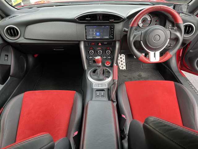 トヨタ ８６ GT リミテッド 茨城県 2015(平27)年 4.5万km ピュアレッド 純正SDナビ/・Bluetooth/フルセグTV/DVD/CD/パドルシフト/クルーズコントロール追従無し/バックカメラ/純正フロアマット/ハーフレザーシート/シートヒーターD+N席/リアガラス　エアロ装着（メーカ　TRD）/純正17インチAW/スタッドレスタイヤ/コーナーセンサー前後/LEDオートヘッドライト/フォグランプ/スポーツモード/スノーモード/Wエアバック/カーテンエアバック/冷房AAC/スマートキー/スペアキー1本