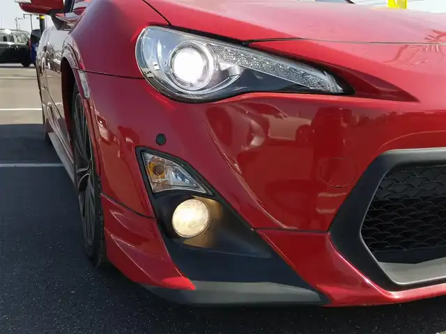 トヨタ ８６ GT リミテッド 茨城県 2015(平27)年 4.5万km ピュアレッド 純正ナビ/【AM・FM・CD・DVD・SD・TV・BT・DS・USB・VTR】/シートヒーター/TRDエアロパーツ/TRDマフラー/TRDリアデュフューザー/TRDリアウィンドウルーバー/フロントフェンダーフィン/パドルシフト/クルーズコントロール/ETC/バックカメラ/純正フロアマット/ハーフレザーシート/純正17インチAW/コーナーセンサー前後/オートライト/キセノンライト/Fフォグ