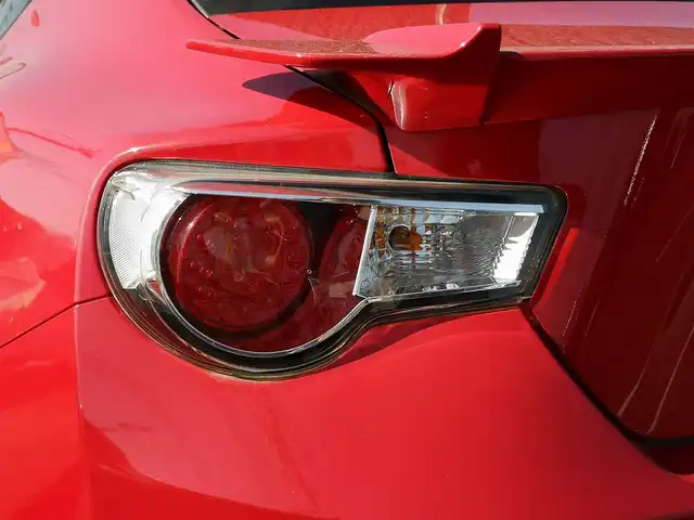 トヨタ ８６ GT リミテッド 茨城県 2015(平27)年 4.5万km ピュアレッド 純正ナビ/【AM・FM・CD・DVD・SD・TV・BT・DS・USB・VTR】/シートヒーター/TRDエアロパーツ/TRDマフラー/TRDリアデュフューザー/TRDリアウィンドウルーバー/フロントフェンダーフィン/パドルシフト/クルーズコントロール/ETC/バックカメラ/純正フロアマット/ハーフレザーシート/純正17インチAW/コーナーセンサー前後/オートライト/キセノンライト/Fフォグ