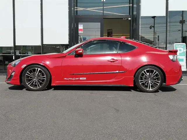 トヨタ ８６ GT リミテッド 茨城県 2015(平27)年 4.5万km ピュアレッド 純正ナビ/【AM・FM・CD・DVD・SD・TV・BT・DS・USB・VTR】/シートヒーター/TRDエアロパーツ/TRDマフラー/TRDリアデュフューザー/TRDリアウィンドウルーバー/フロントフェンダーフィン/パドルシフト/クルーズコントロール/ETC/バックカメラ/純正フロアマット/ハーフレザーシート/純正17インチAW/コーナーセンサー前後/オートライト/キセノンライト/Fフォグ