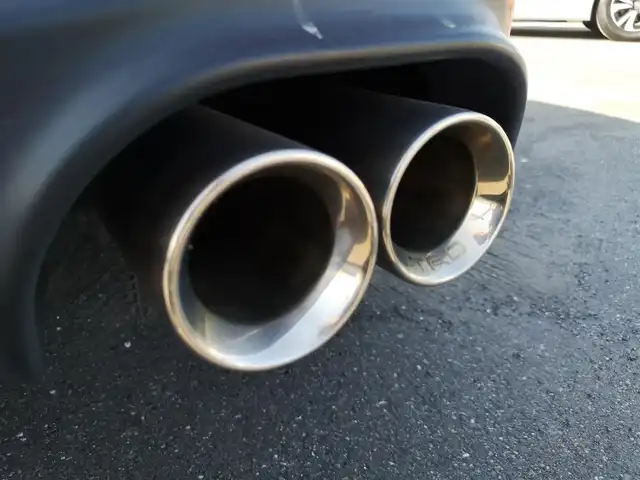 トヨタ ８６ GT リミテッド 茨城県 2015(平27)年 4.5万km ピュアレッド 純正ナビ/【AM・FM・CD・DVD・SD・TV・BT・DS・USB・VTR】/シートヒーター/TRDエアロパーツ/TRDマフラー/TRDリアデュフューザー/TRDリアウィンドウルーバー/フロントフェンダーフィン/パドルシフト/クルーズコントロール/ETC/バックカメラ/純正フロアマット/ハーフレザーシート/純正17インチAW/コーナーセンサー前後/オートライト/キセノンライト/Fフォグ