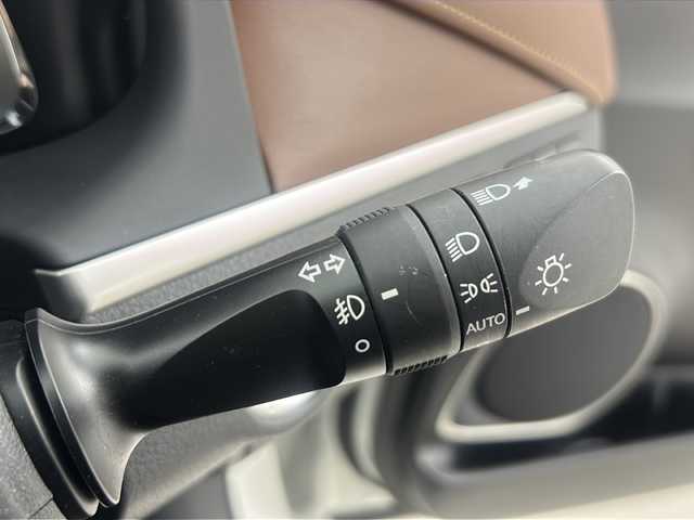 トヨタ ハリアー プレミアム 大阪府 2019(平31)年 4.7万km ホワイトパールクリスタルシャイン 社外10インチナビ(ALPINE/EX10Z)/・フルセグTV/・Bluetooth/・CD/DVD/・USB接続/モデリスタエアロ/トヨタセーフティセンス/・プリクラッシュセーフティー/・パーキングサポートブレーキ/・レーダークルーズコントロール/・nanoe/茶革シート/前席パワーシート/バックカメラ/LEDヘッドライト/保証書/取扱説明書/点検記録簿