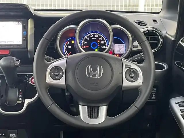 ホンダ Ｎ ＢＯＸ G ターボ Lパッケージ 愛知県 2017(平29)年 5.8万km プレミアムホワイトパールⅡ /禁煙/ワンオーナー//純正ナビ/BT/TV/CD//バックカメラ/ETC//両側パワースライドドア//革巻きステア/ステアスイッチ/パドルシフト//リアロールサンシェード//ハーフレザーシート//クルーズコントロール//横滑り防止//純正15インチAW//プッシュスタート/スマートキー//HIDオートライト/LEDフォグ/LEDルームランプ//オートリトラウィンカーミラー//純正フロアマット//純正ドアバイザー//保証書//取扱説明書//スペアスマートキー有り