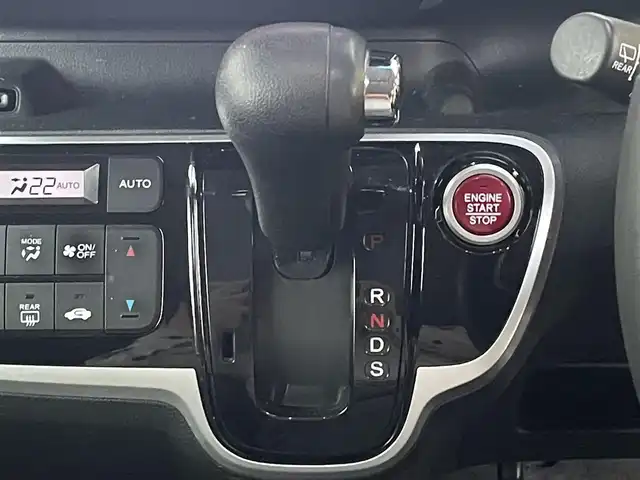 ホンダ Ｎ ＢＯＸ G ターボ Lパッケージ 愛知県 2017(平29)年 5.8万km プレミアムホワイトパールⅡ /禁煙/ワンオーナー//純正ナビ/BT/TV/CD//バックカメラ/ETC//両側パワースライドドア//革巻きステア/ステアスイッチ/パドルシフト//リアロールサンシェード//ハーフレザーシート//クルーズコントロール//横滑り防止//純正15インチAW//プッシュスタート/スマートキー//HIDオートライト/LEDフォグ/LEDルームランプ//オートリトラウィンカーミラー//純正フロアマット//純正ドアバイザー//保証書//取扱説明書//スペアスマートキー有り