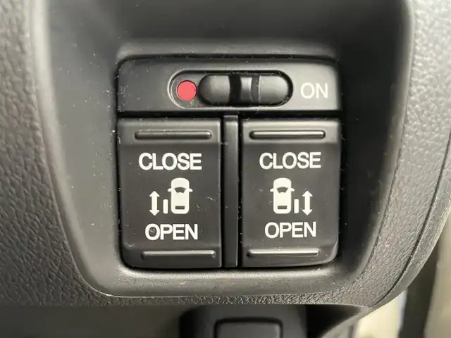 ホンダ Ｎ ＢＯＸ カスタム G Lパッケージ 鹿児島県 2017(平29)年 4.7万km プレミアムホワイトパールⅡ 純正ディスプレイ付きCDオーディオ/ワンセグ/CD/AM/FM/バックカメラ/シティブレーキアクティブシステム/両側パワースライドドア/ETC/オートライト/HIDヘッドライト/純正14インチアルミホイール/純正ラバーマット/ドアバイザー