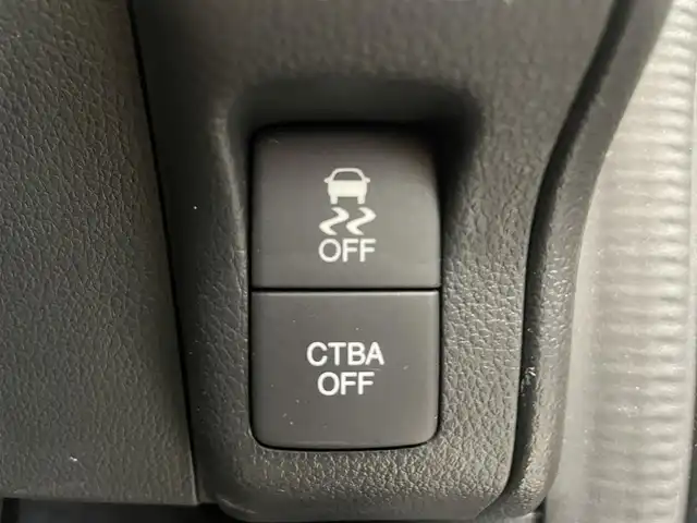 ホンダ Ｎ ＢＯＸ カスタム G Lパッケージ 鹿児島県 2017(平29)年 4.7万km プレミアムホワイトパールⅡ 純正ディスプレイ付きCDオーディオ/ワンセグ/CD/AM/FM/バックカメラ/シティブレーキアクティブシステム/両側パワースライドドア/ETC/オートライト/HIDヘッドライト/純正14インチアルミホイール/純正ラバーマット/ドアバイザー